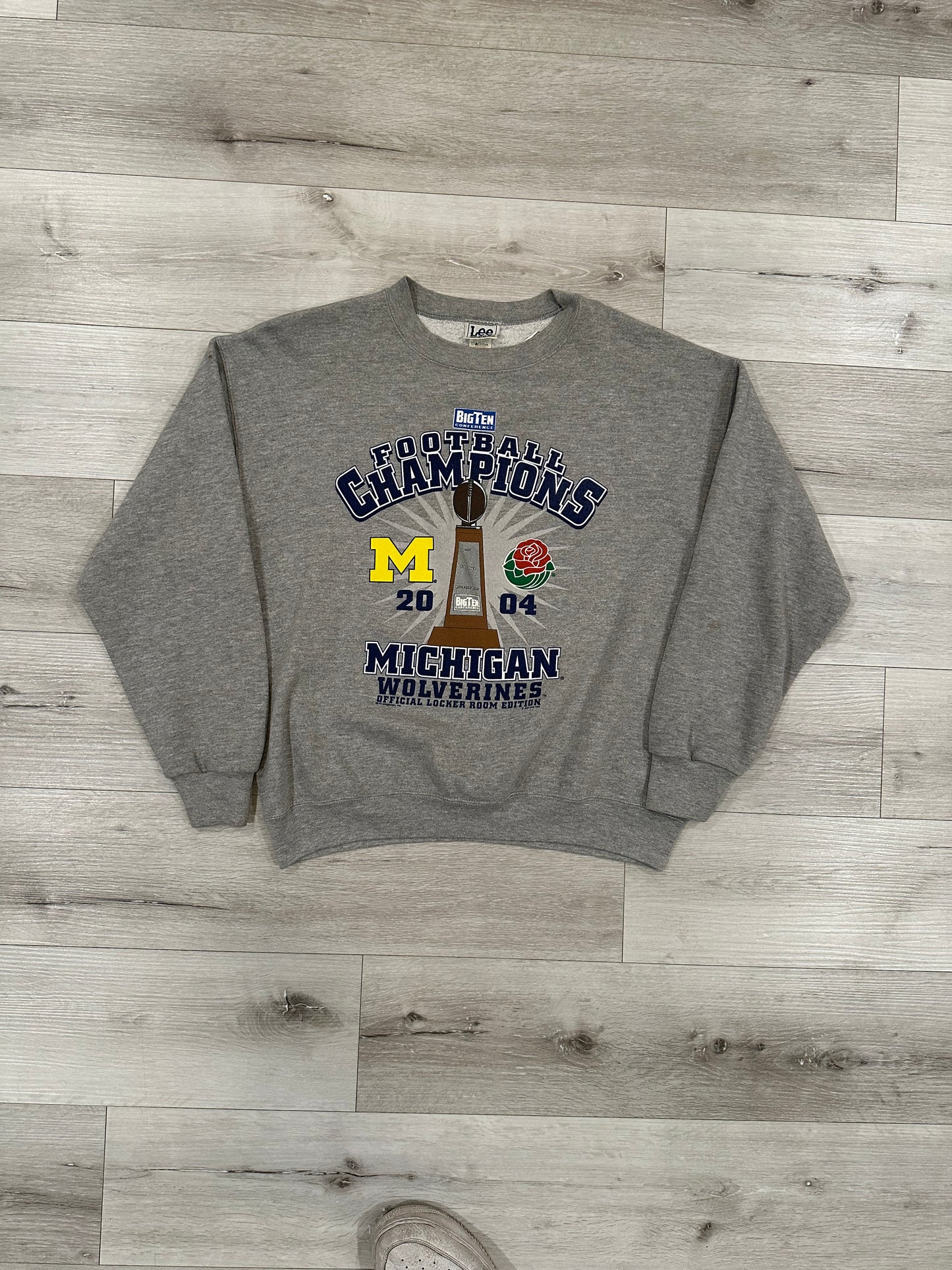2004 Michigan wolverines sweatshirt