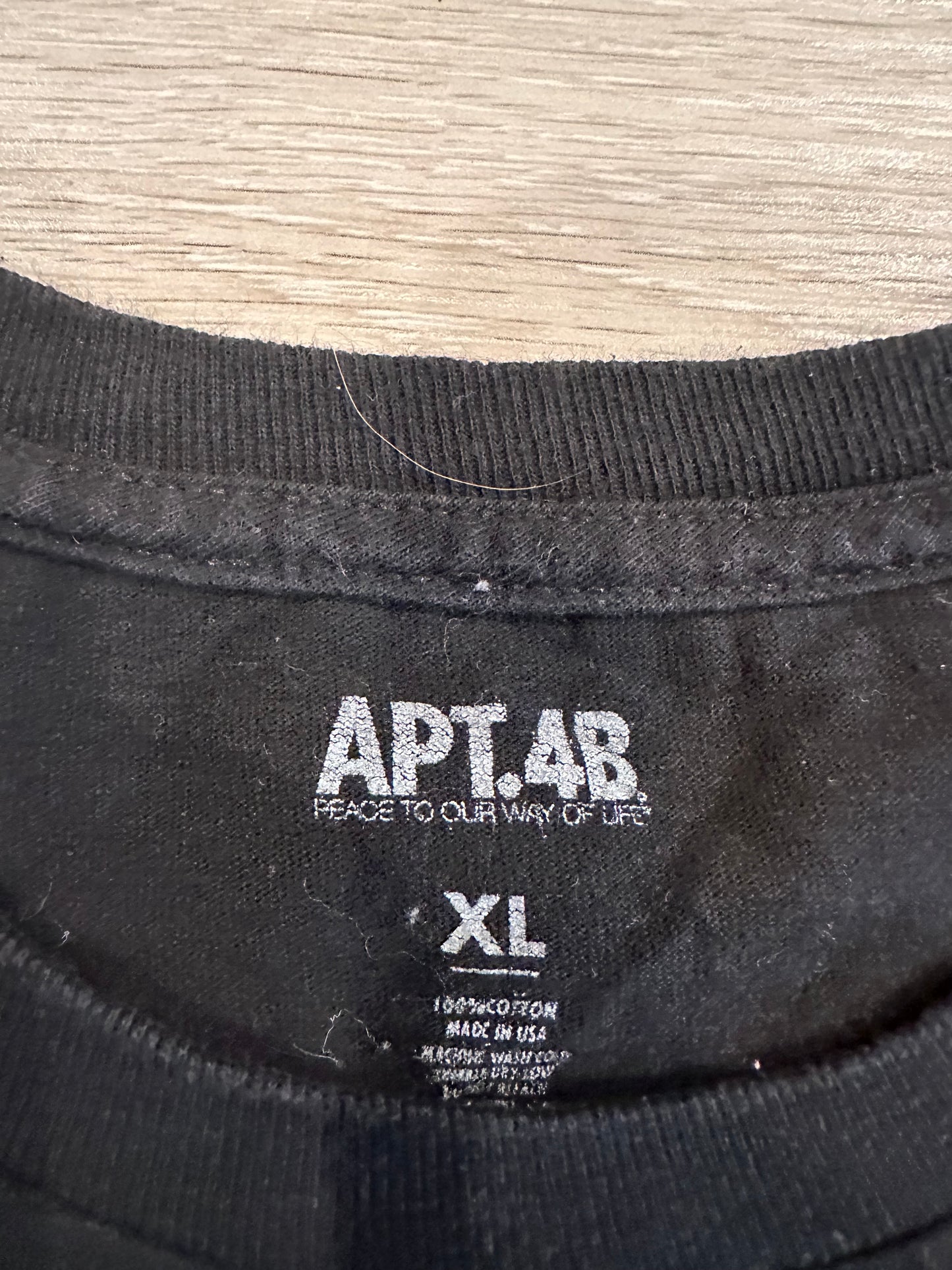 (XL) Apt.4b SHIRT 23x29.5