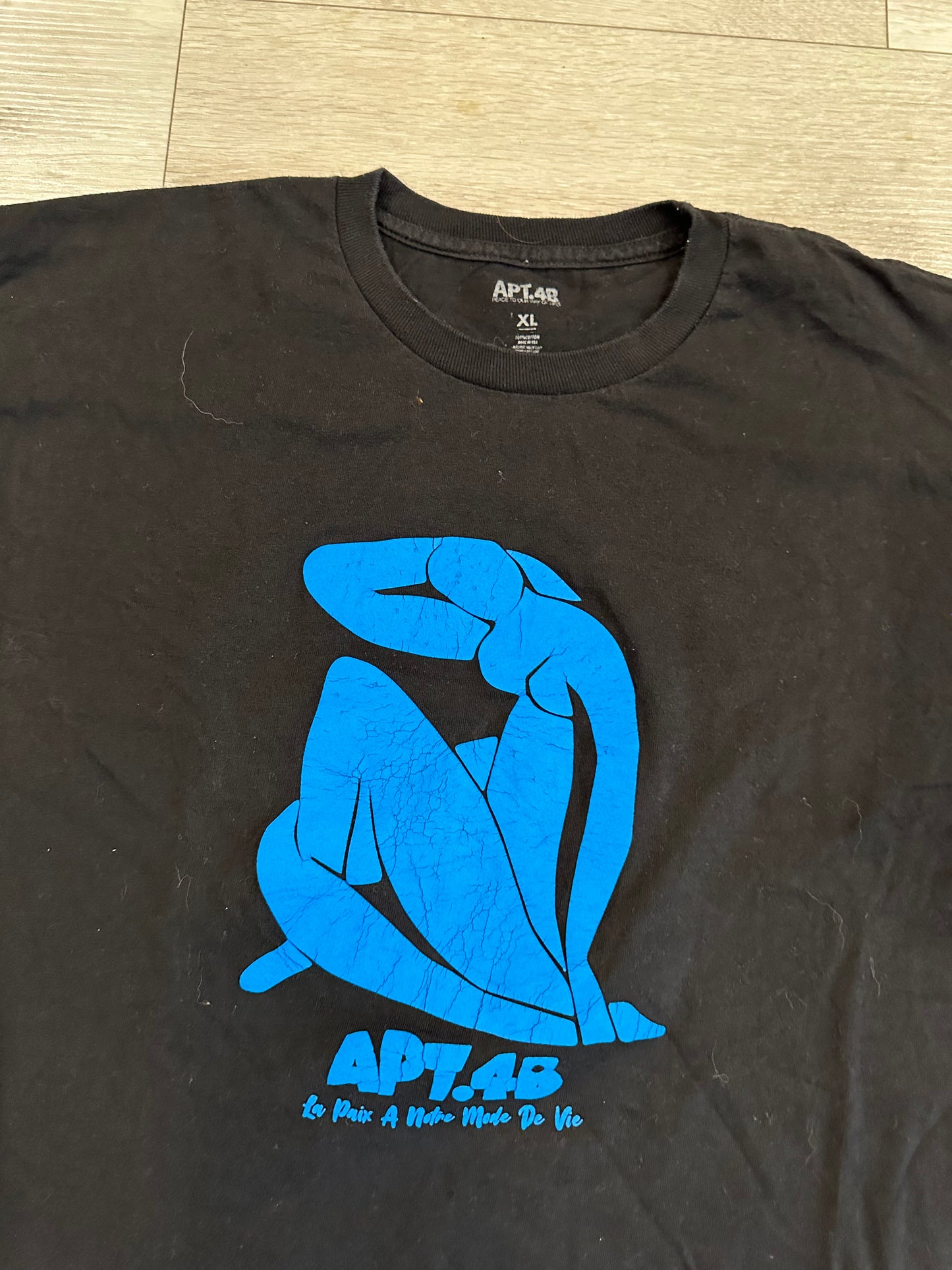 (XL) Apt.4b SHIRT 23x29.5