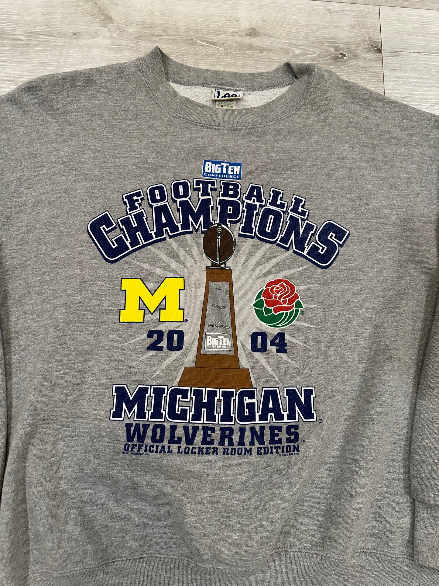 2004 Michigan wolverines sweatshirt