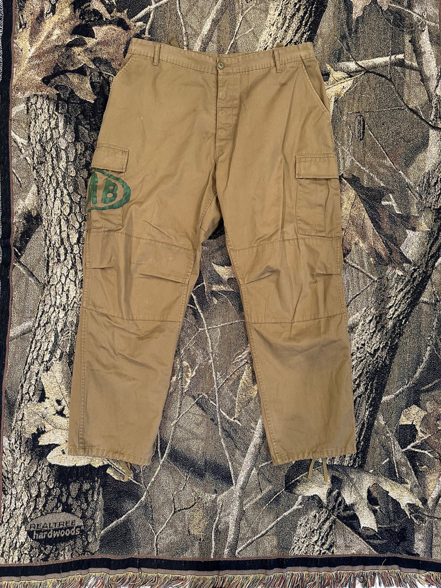 Baggy military cargo pants