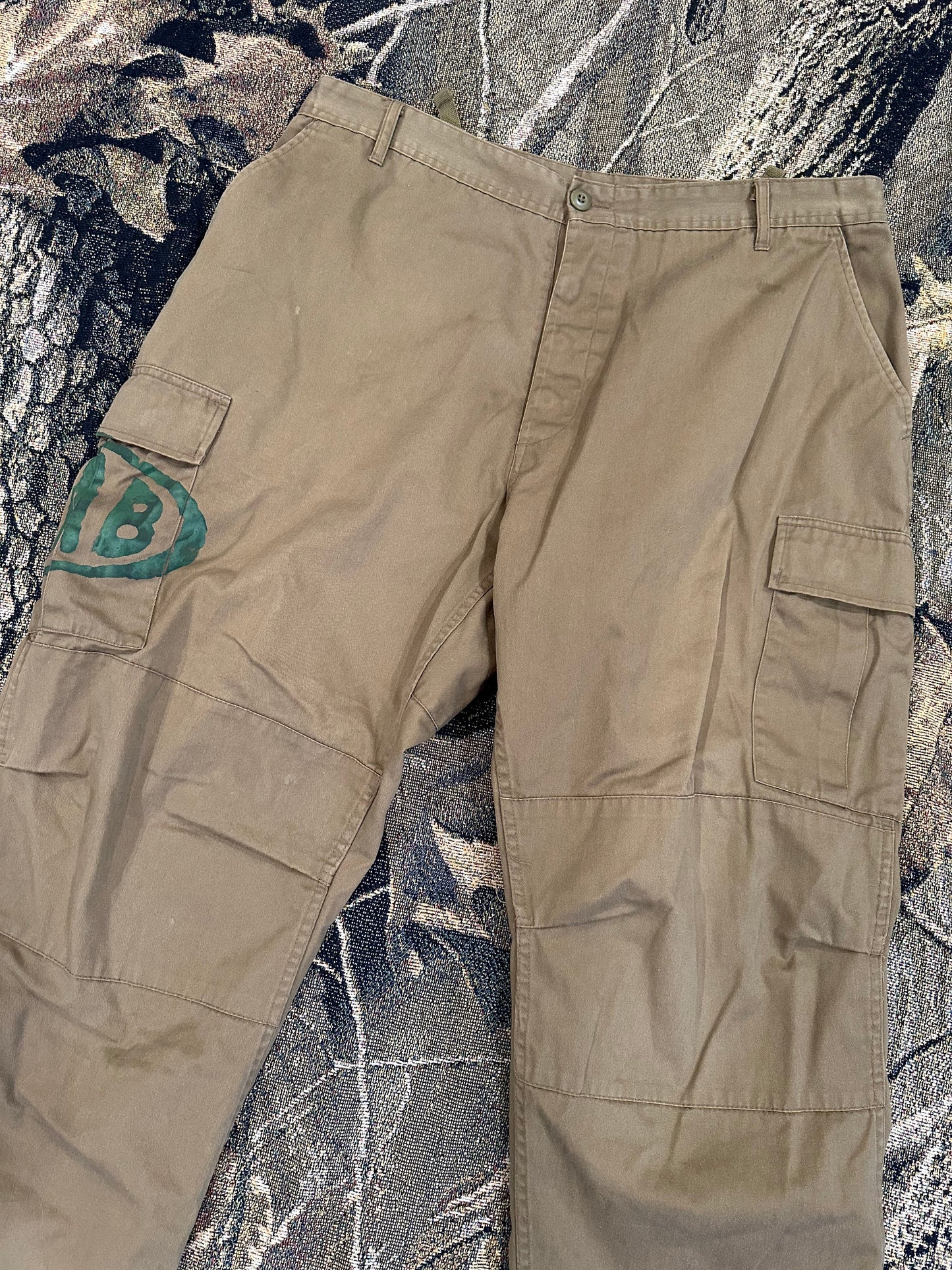 Baggy military cargo pants