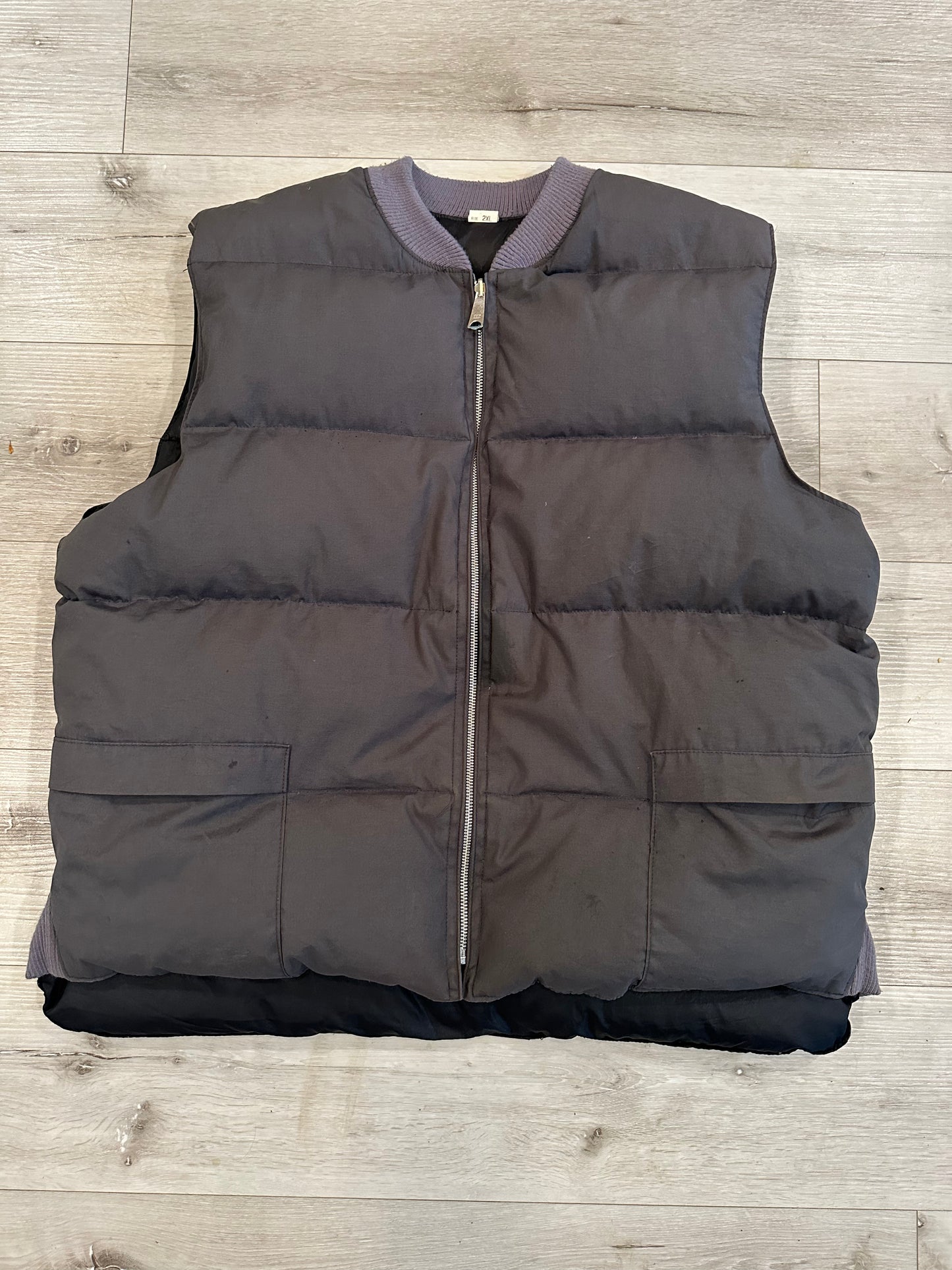vintage reversible puffer vest (black/grey)