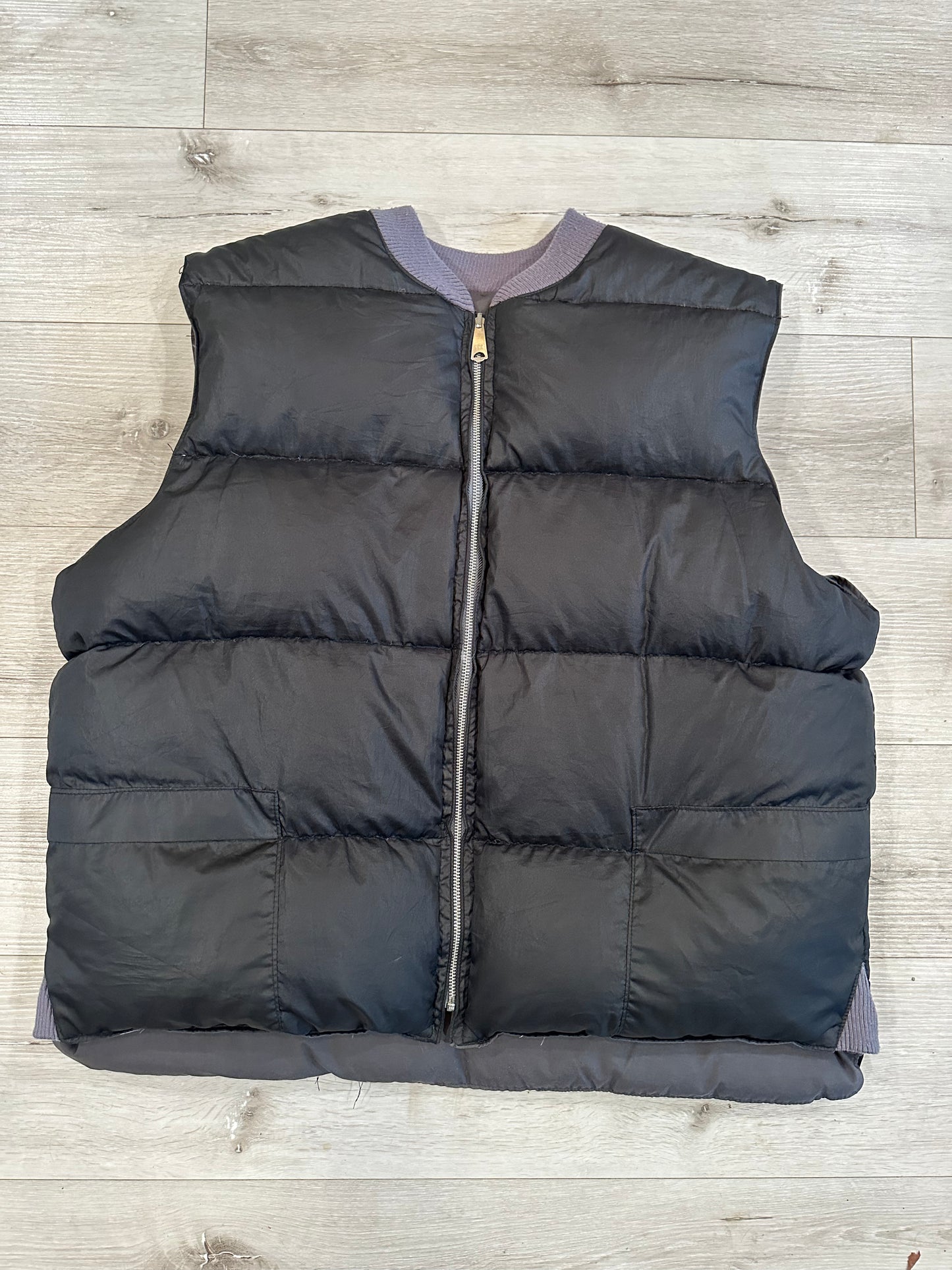 vintage reversible puffer vest (black/grey)