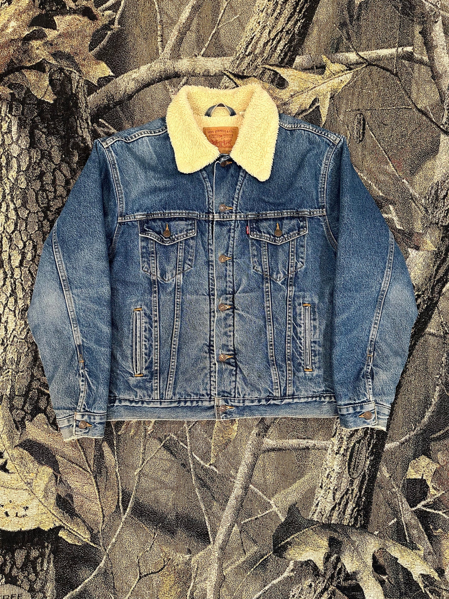 (L) Vintage Levi’s Sherpa jacket