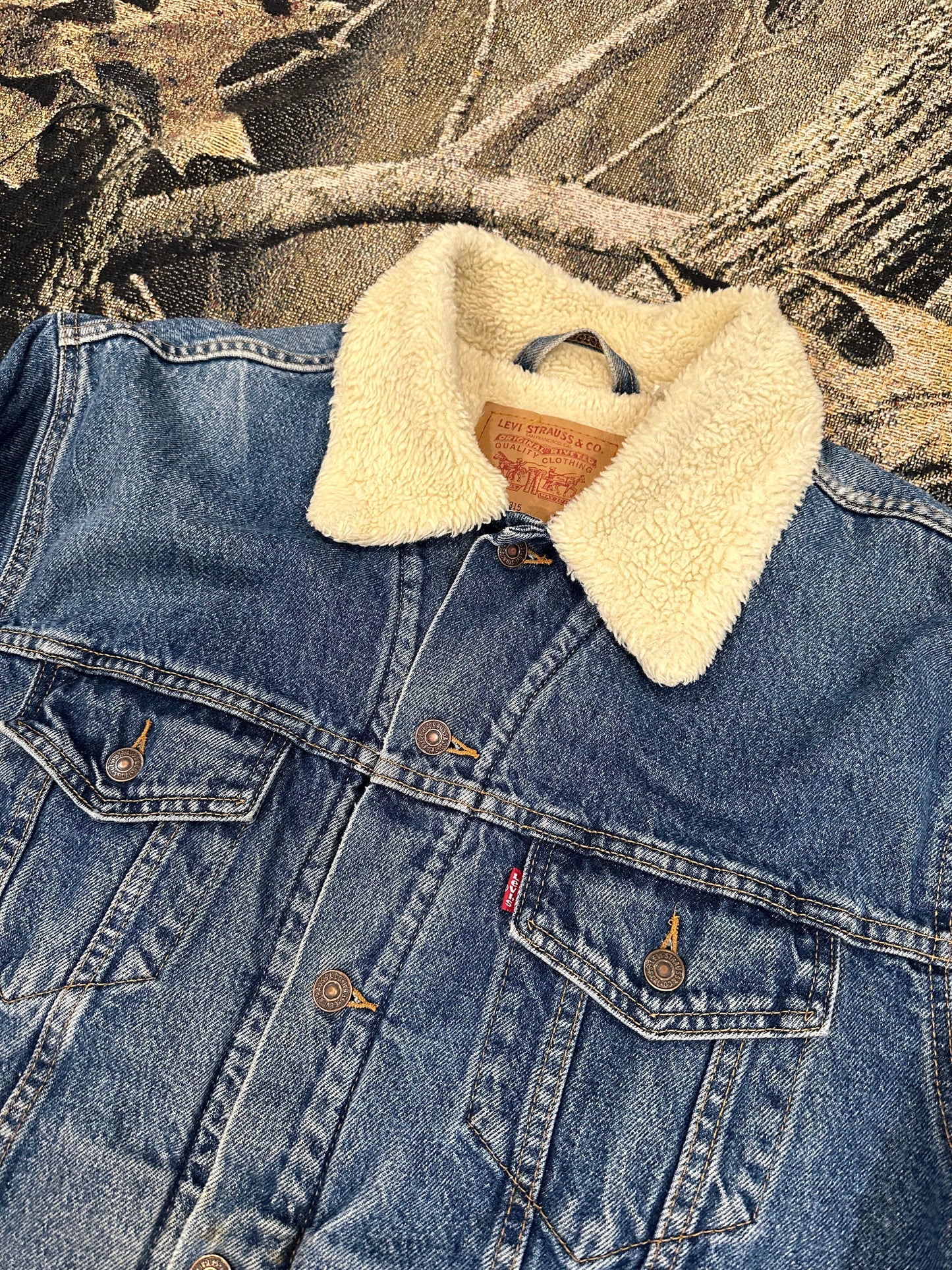 (L) Vintage Levi’s Sherpa jacket