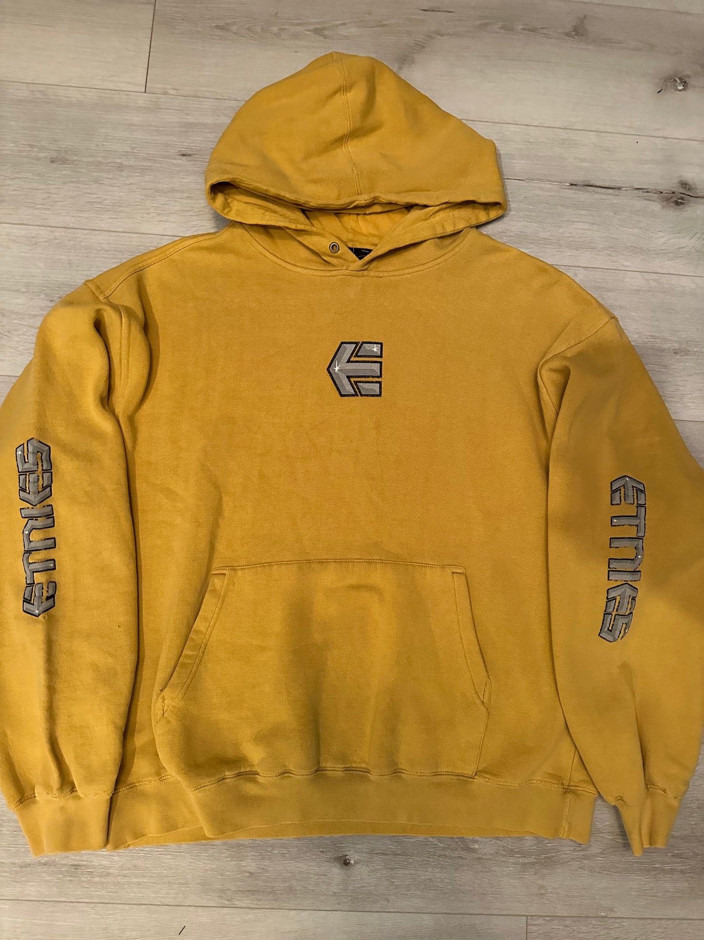 Vintage Etnies hoodie