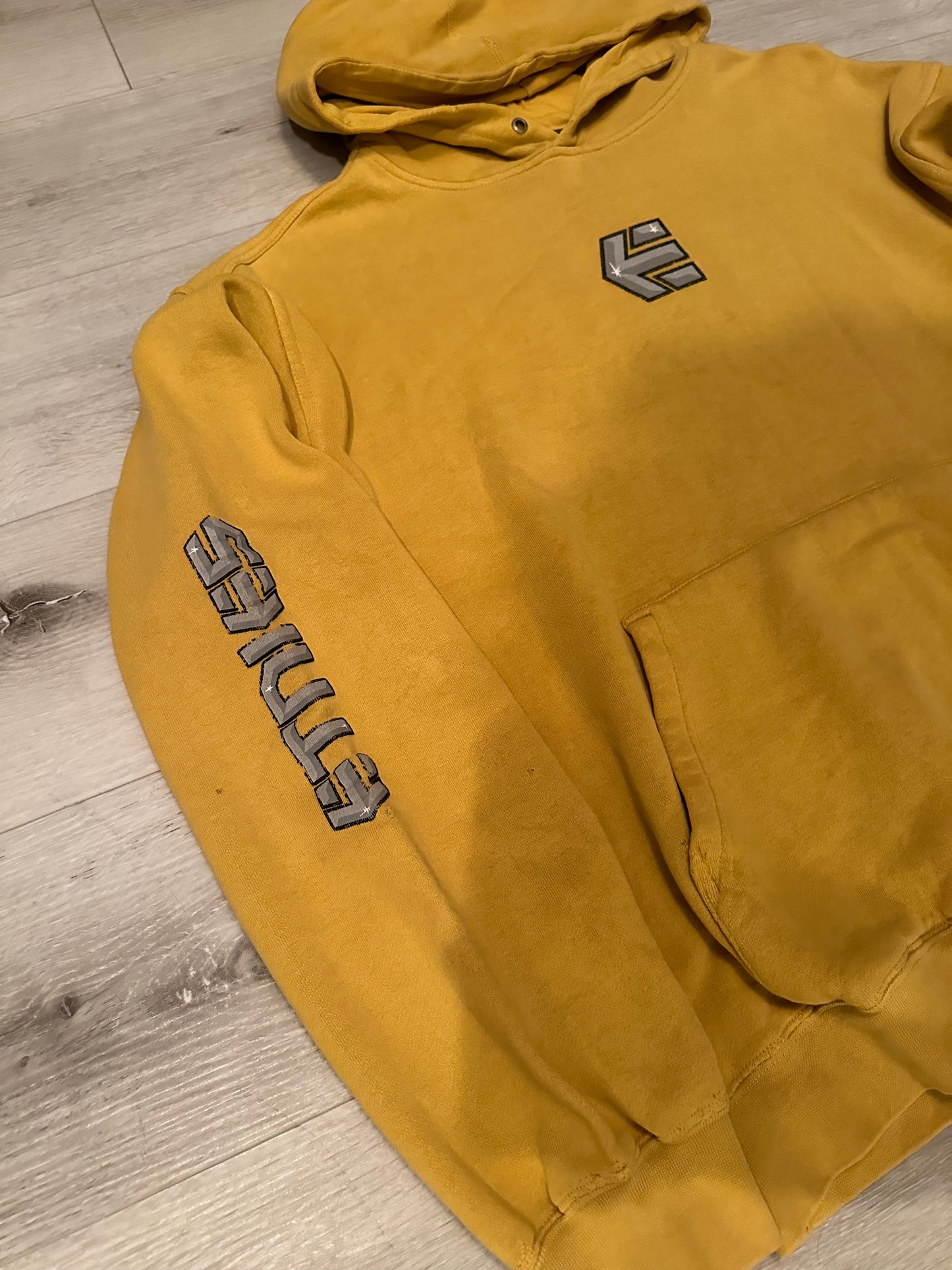 Vintage Etnies hoodie